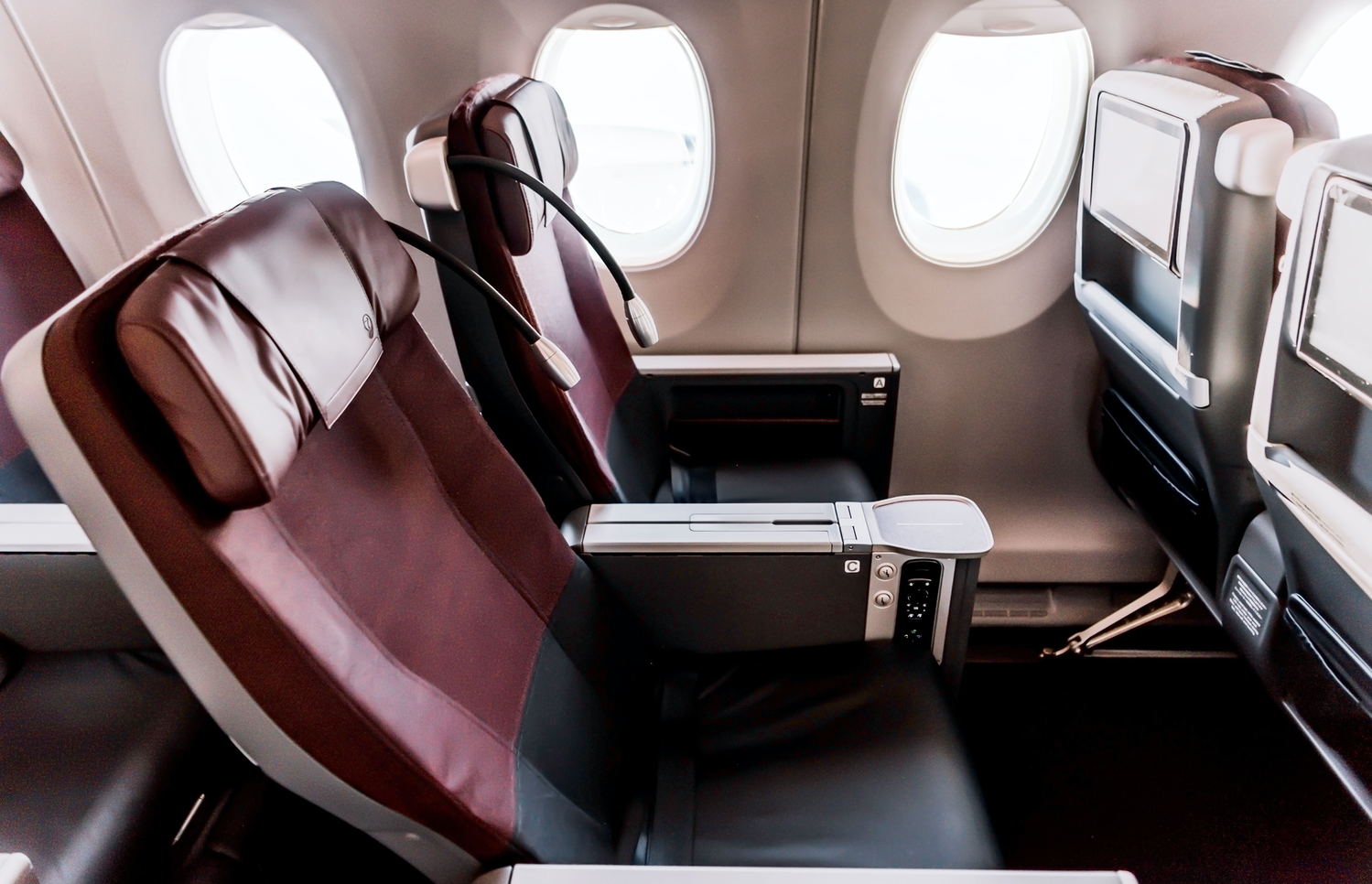 Japan Airlines reduces business class in tweaked Airbus A350 layout ...