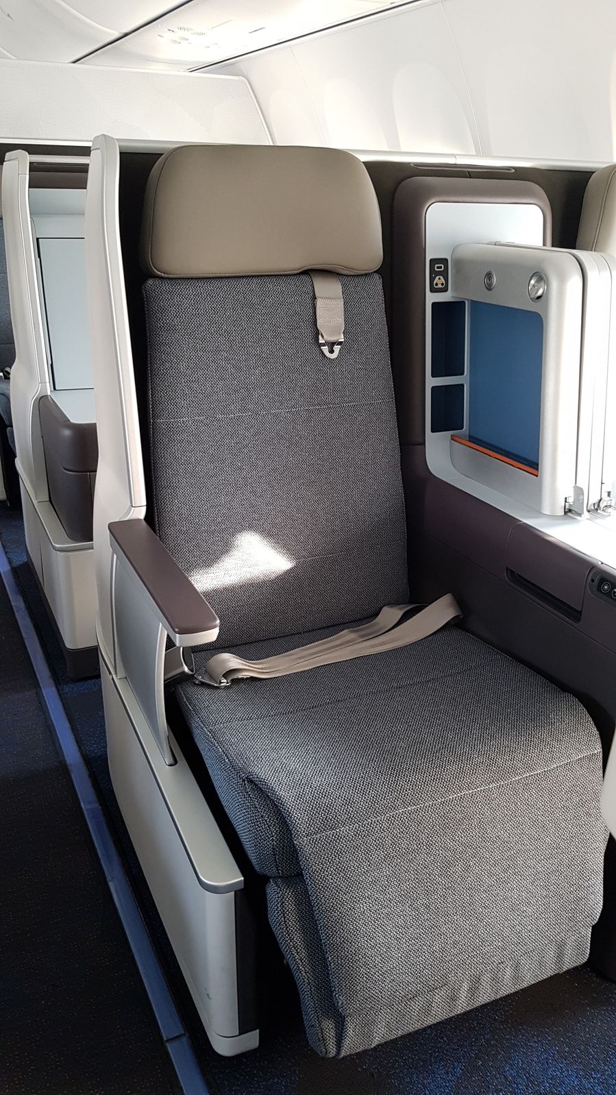 Flydubais Boeing 737max Business Class Seats Are Lie Flat Beds Executive Traveller 3786